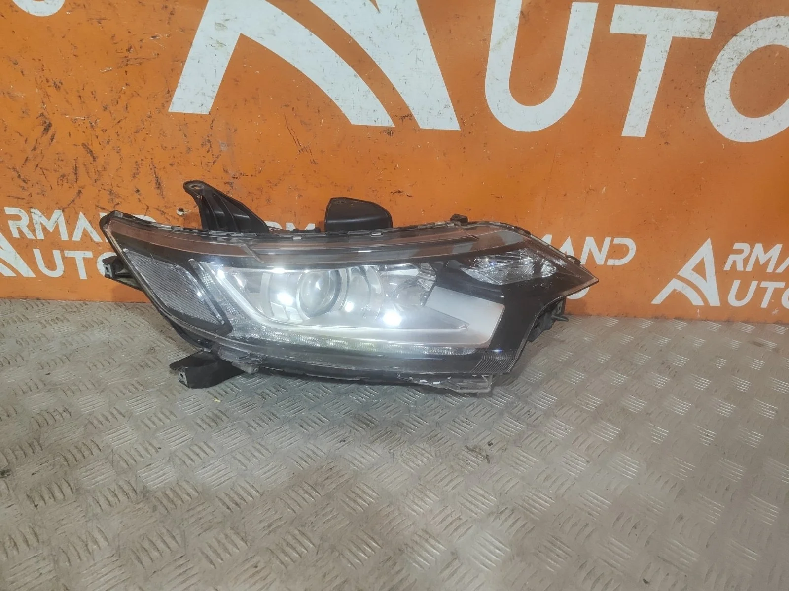 Фара Mitsubishi Outlander 2015-нв 3