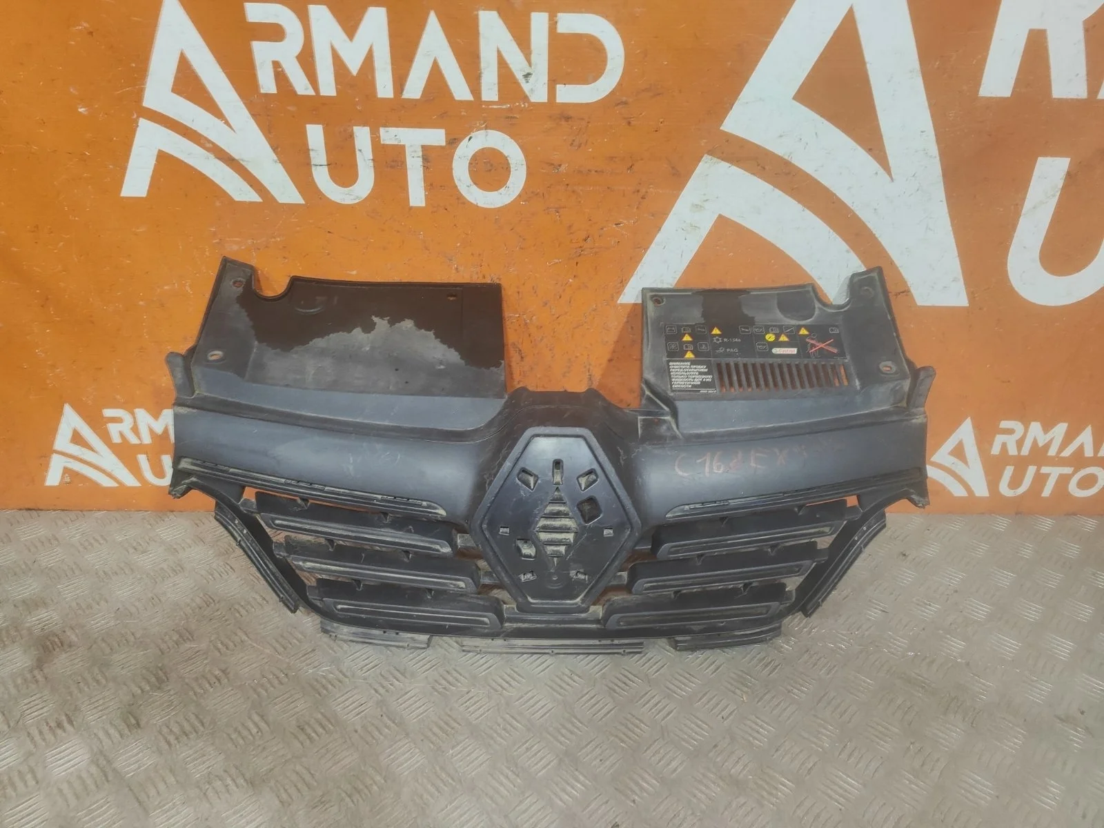 Решетка радиатора Renault Logan 2018-2022