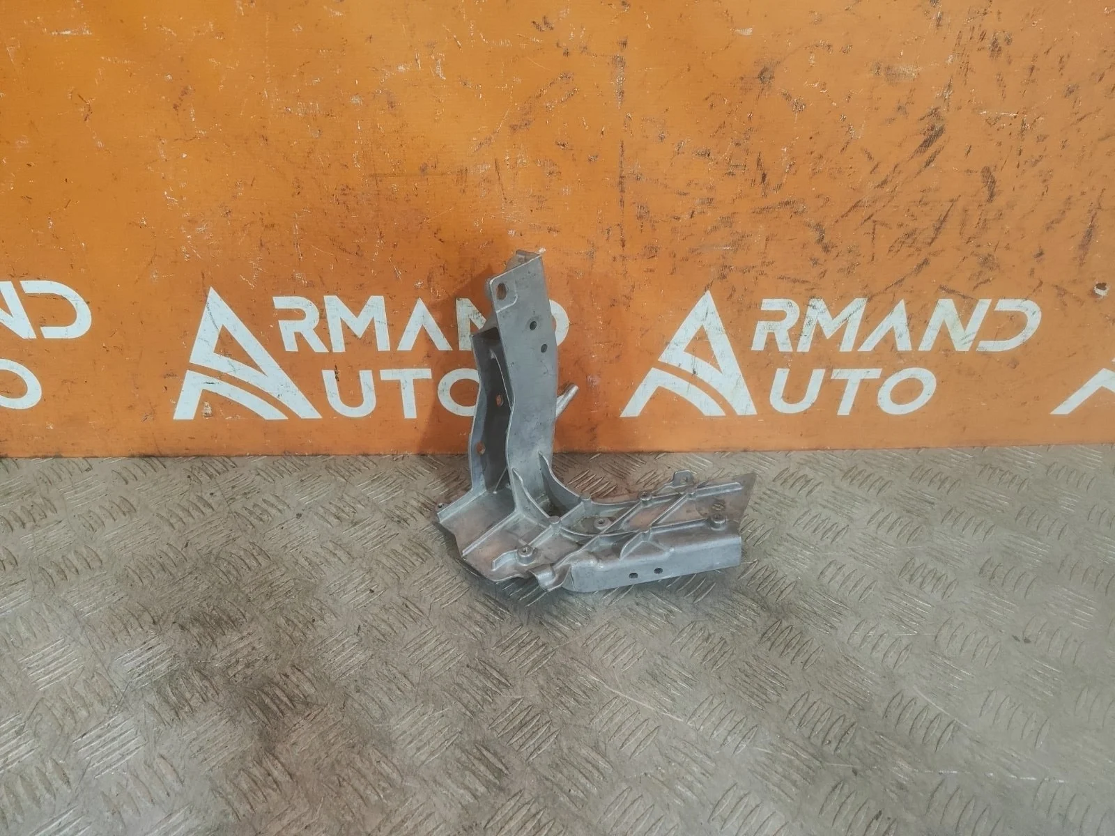 Кронштейн панели передней Mercedes GLC-Class 2015-нв X253