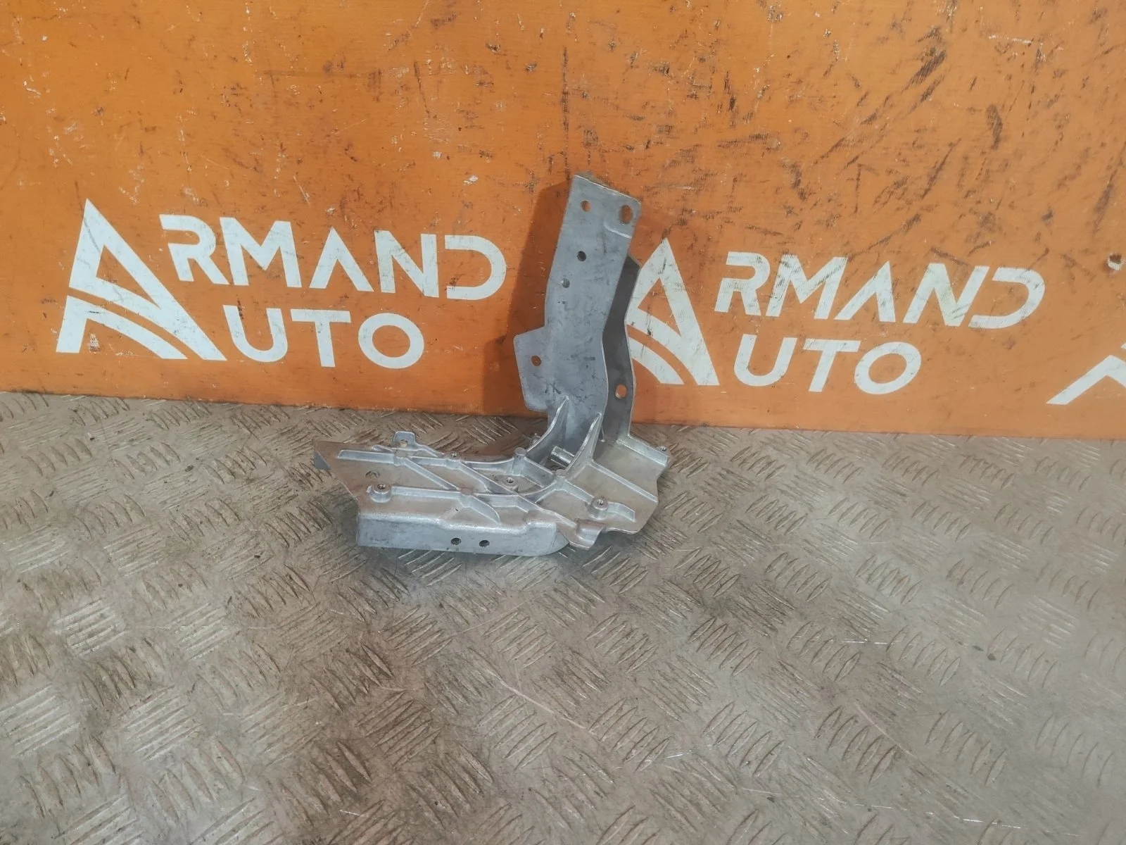 Кронштейн панели передней Mercedes GLC-Class 2015-нв X253