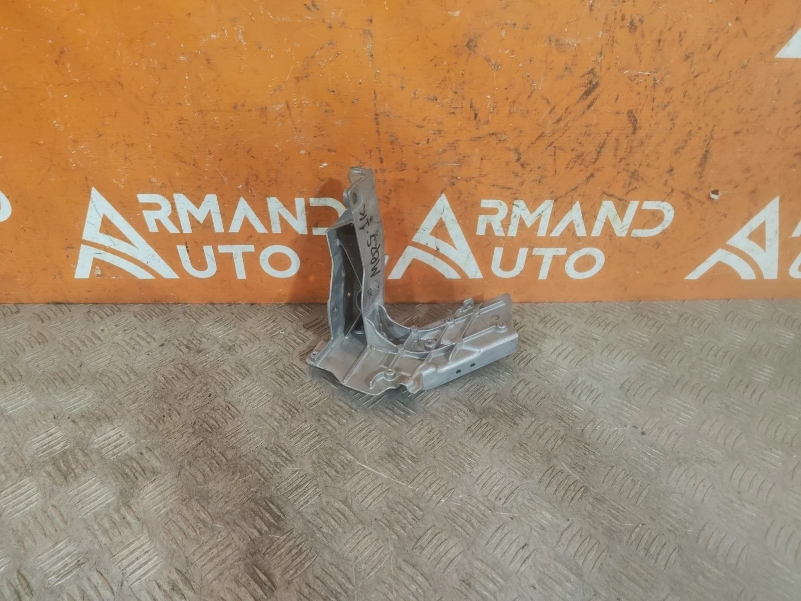 Кронштейн панели передней Mercedes GLC-Class 2015-нв X253