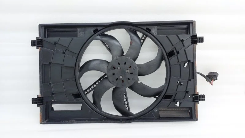 Вентилятор радиатора Volkswagen Passat 2016 B8