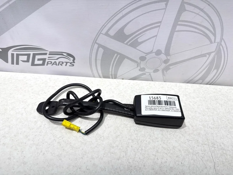 Замок ремня безопасности передний Mercedes-benz 2002 W211