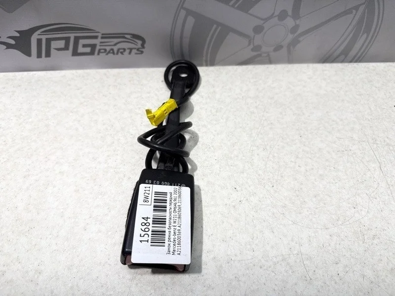 Замок ремня безопасности передний Mercedes-benz 2002 W211