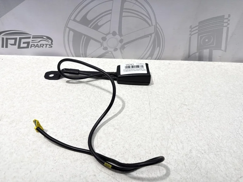 Замок ремня безопасности передний Mercedes-benz 2002 W211