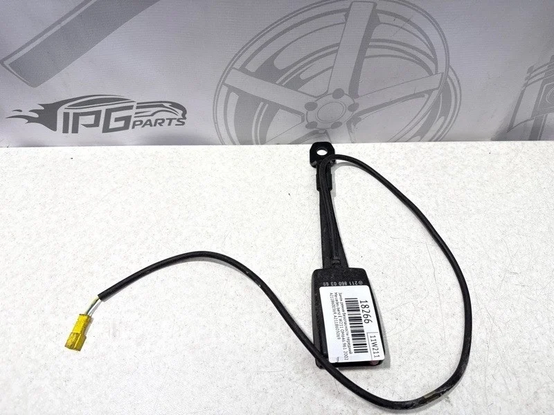 Замок ремня безопасности передний Mercedes-benz 2002 W211