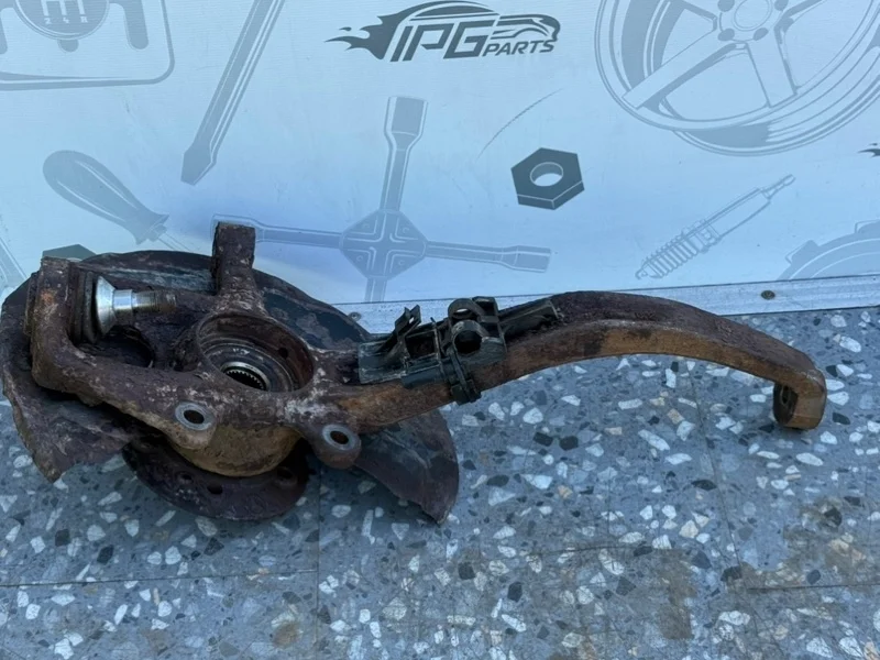 Поворотный кулак передний правый Mercedes-benz ML 2007 W164