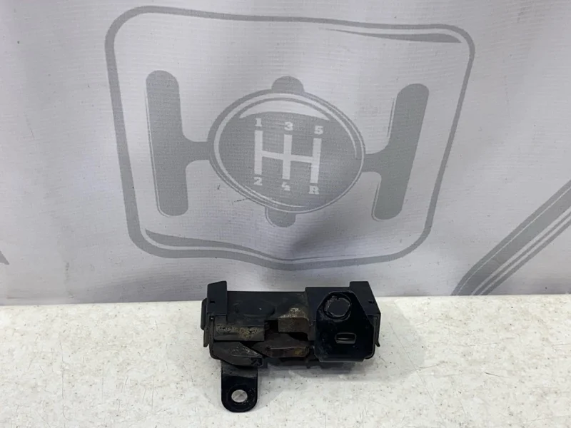 Замок капота Mercedes-benz 2010 W204