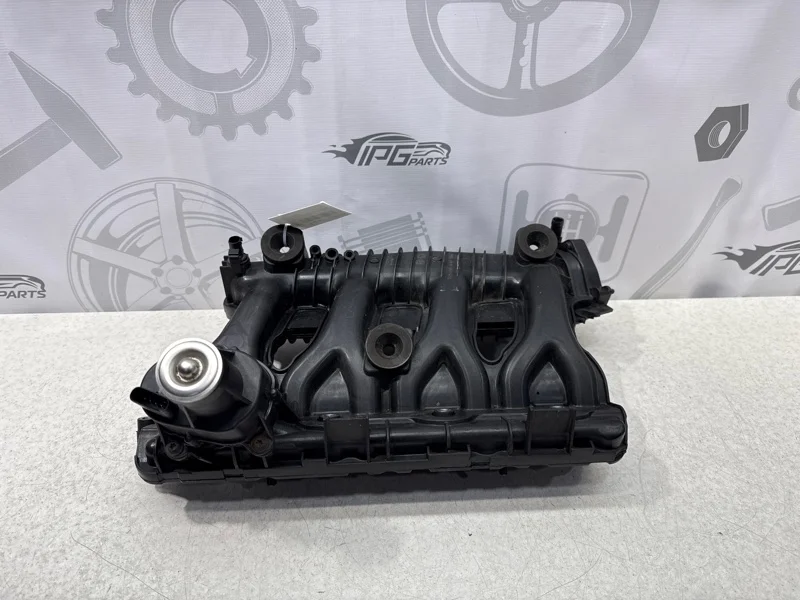 Впускной коллектор Mercedes-benz 2010 W204