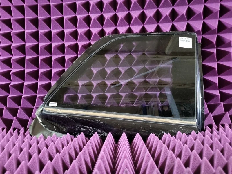 Стекло двери Opel Zafira B 13123940 L75 Z22YH, заднее правое