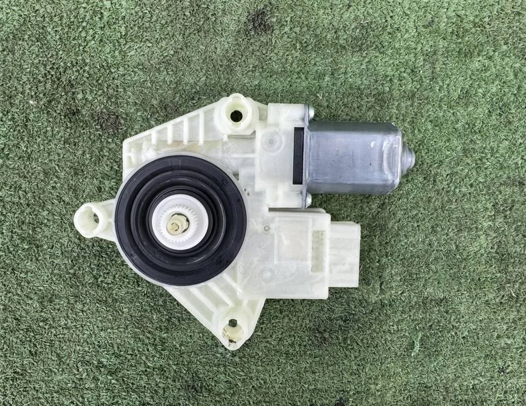 Б.у. моторчик стеклоподъёмника SKODA RAPID SKODA RAPID