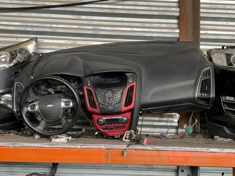 Парприз торпедо Ford Focus 2012 1851699 BK