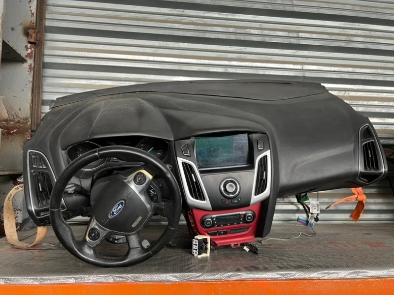 Парприз торпедо Ford Focus 2012 1851699 BK