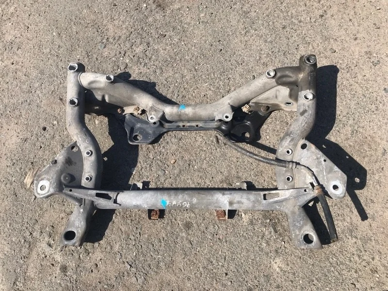 Подрамник Mercedes C A2046280957 W204, передний