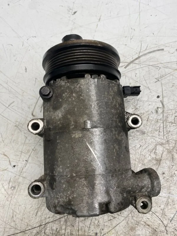 Компрессор кондиционера Ford Focus 2 1673990 HXDA