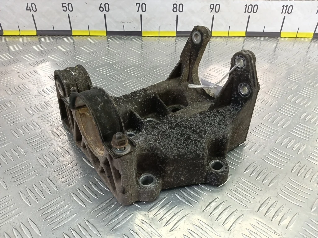 Опора привода правого LAND ROVER FREELANDER II (2