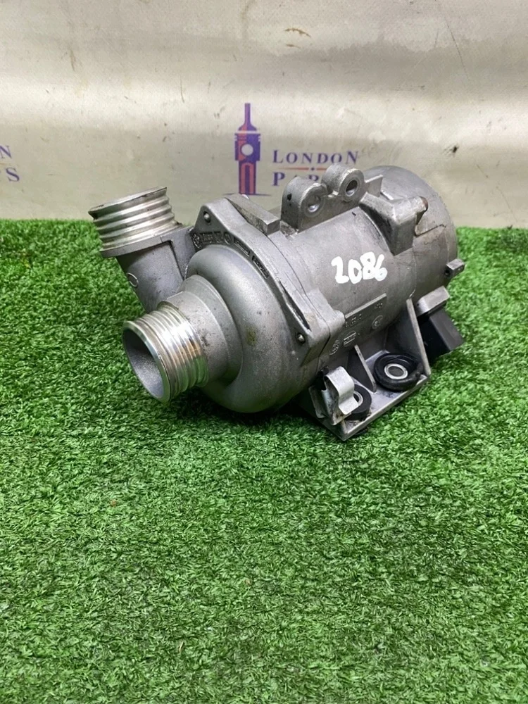 Помпа водяная BMW X5 30si E70