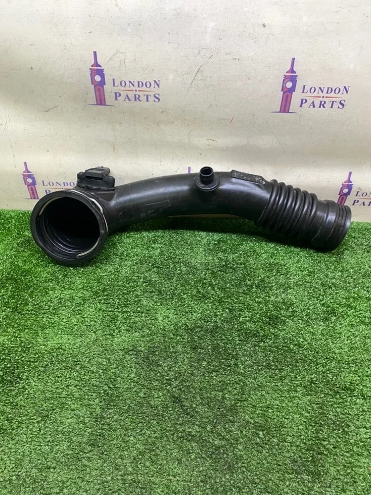 Воздуховод наддувочного воздуха BMW 535iX F10