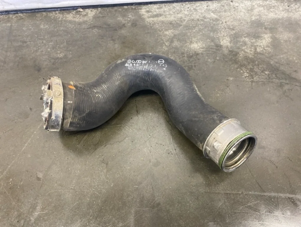 Патрубок интеркулера Audi Q7 4L