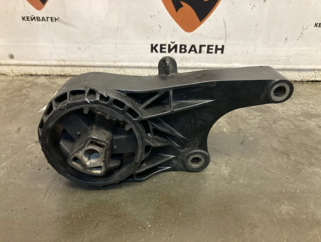 Кронштейн двигателя Opel Astra 2011 J