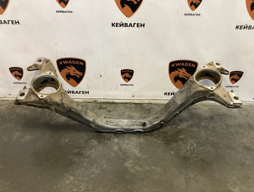 Кронштейн опоры двигателя Audi Q7 2012 4L