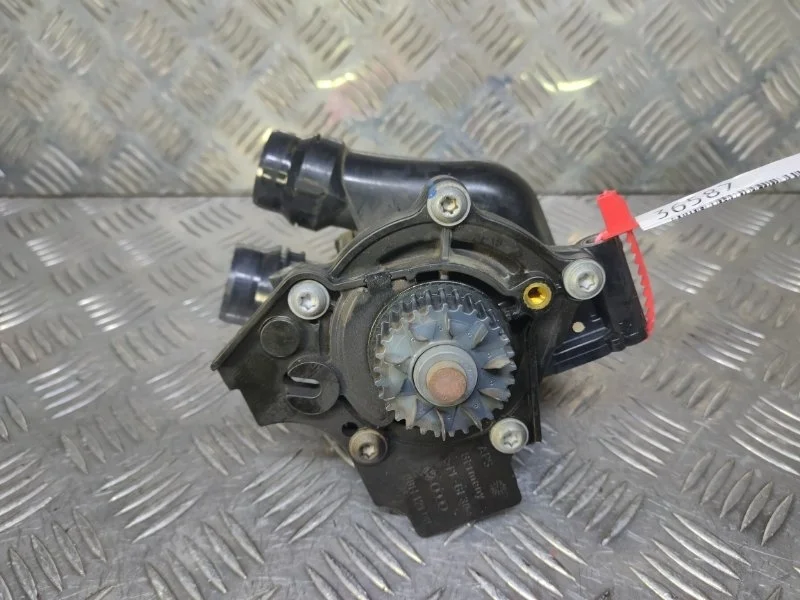 Водяной насос (помпа) Volkswagen Passat B7