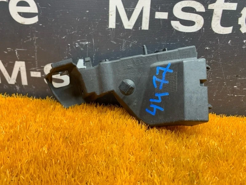 Крепление бампера Audi Q5 2014 8R0807283C 8R CNC, переднее левое
