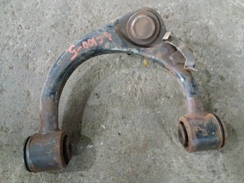 Рычаг передний правый Toyota Land Cruiser (100) 1998-2007 2004 4861060030 ВНЕДОРОЖНИК 4.7 I 2UZFE