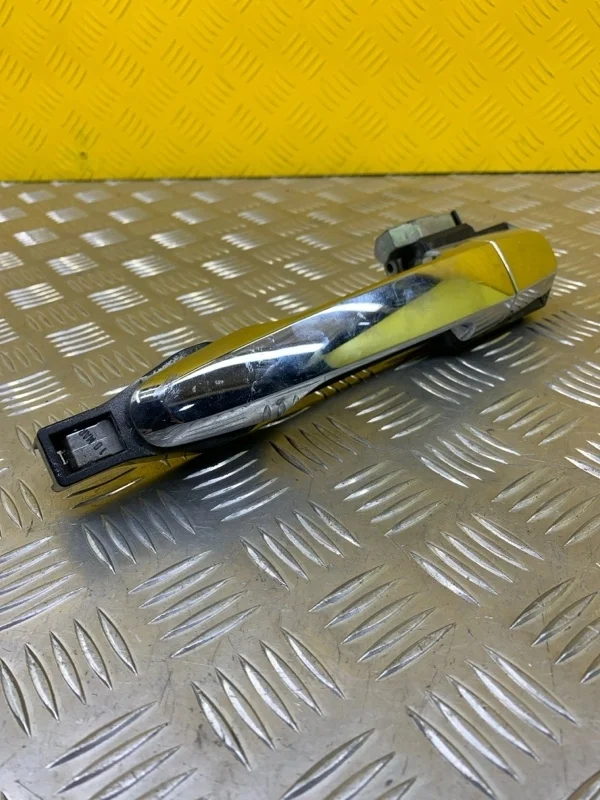 Ручка двери наружная передняя левая Mitsubishi L200 (2006-2015) 2013 5716A032 ПИКАП 2.5 D 4D56