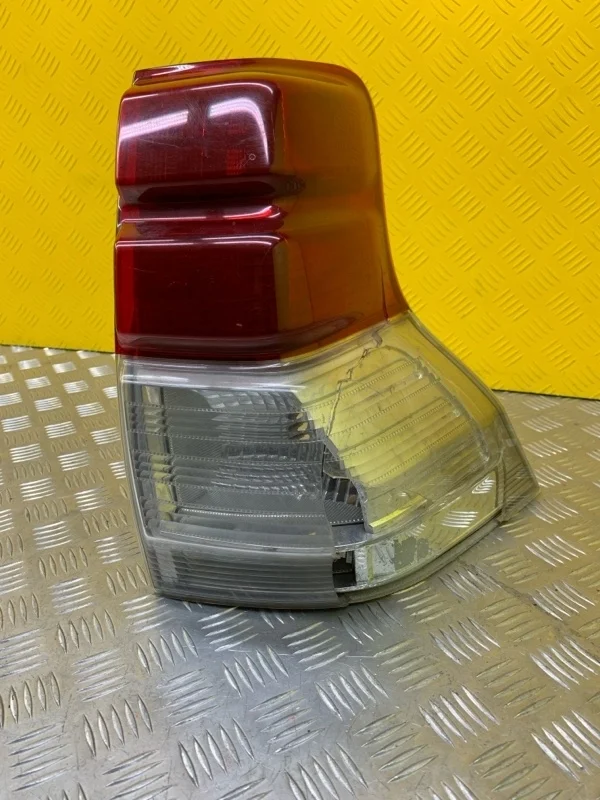 Фонарь задний правый Toyota Land Cruiser Prado 150 (2009-2023) 8155160890