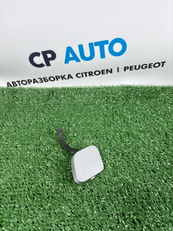 Заглушка буксировочного крюка Peugeot 308 2010