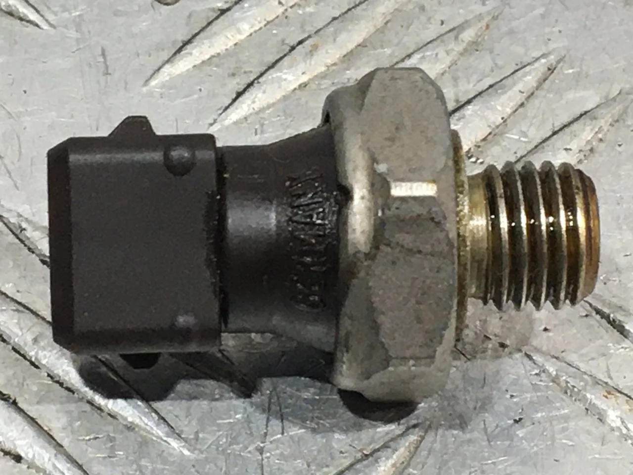 [Б/У] Датчик давления масла [Код: 00636765 ]