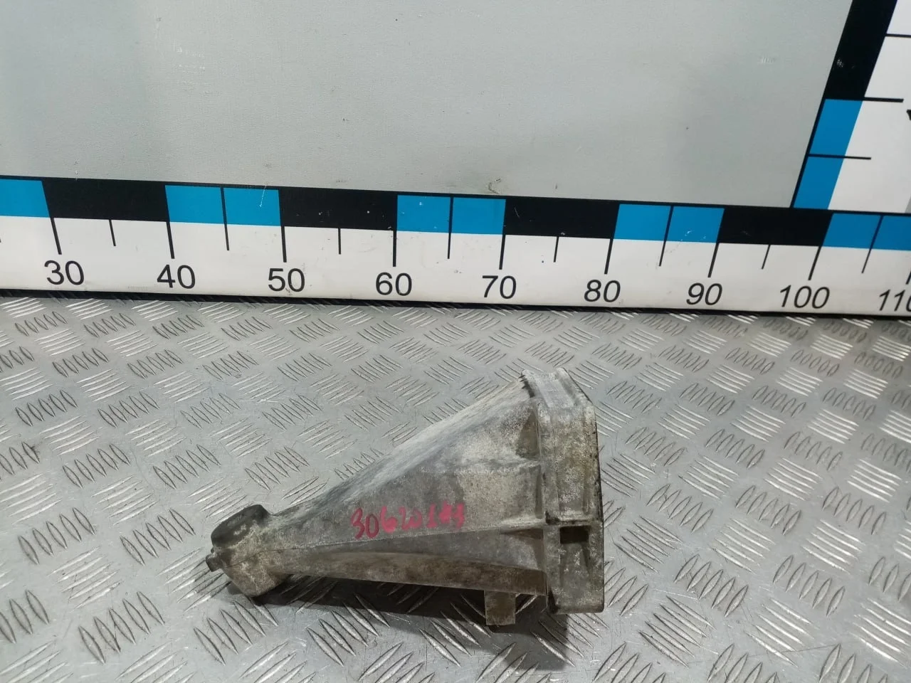 [Б/У] Кронштейн двигателя правый [Код: 00635726 ]