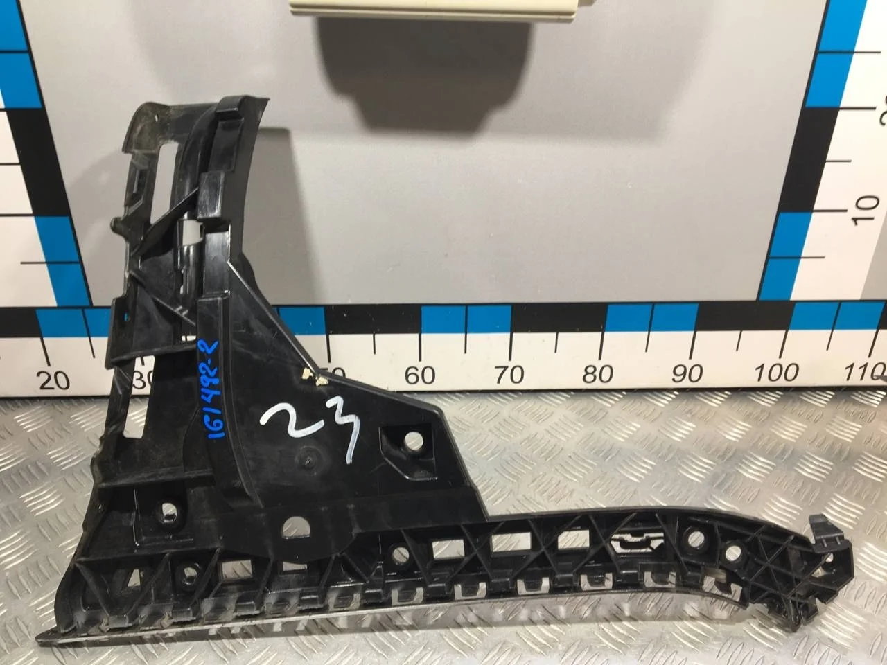 [Б/У] Направляющая заднего бампера правая [Код: 00637488 ]