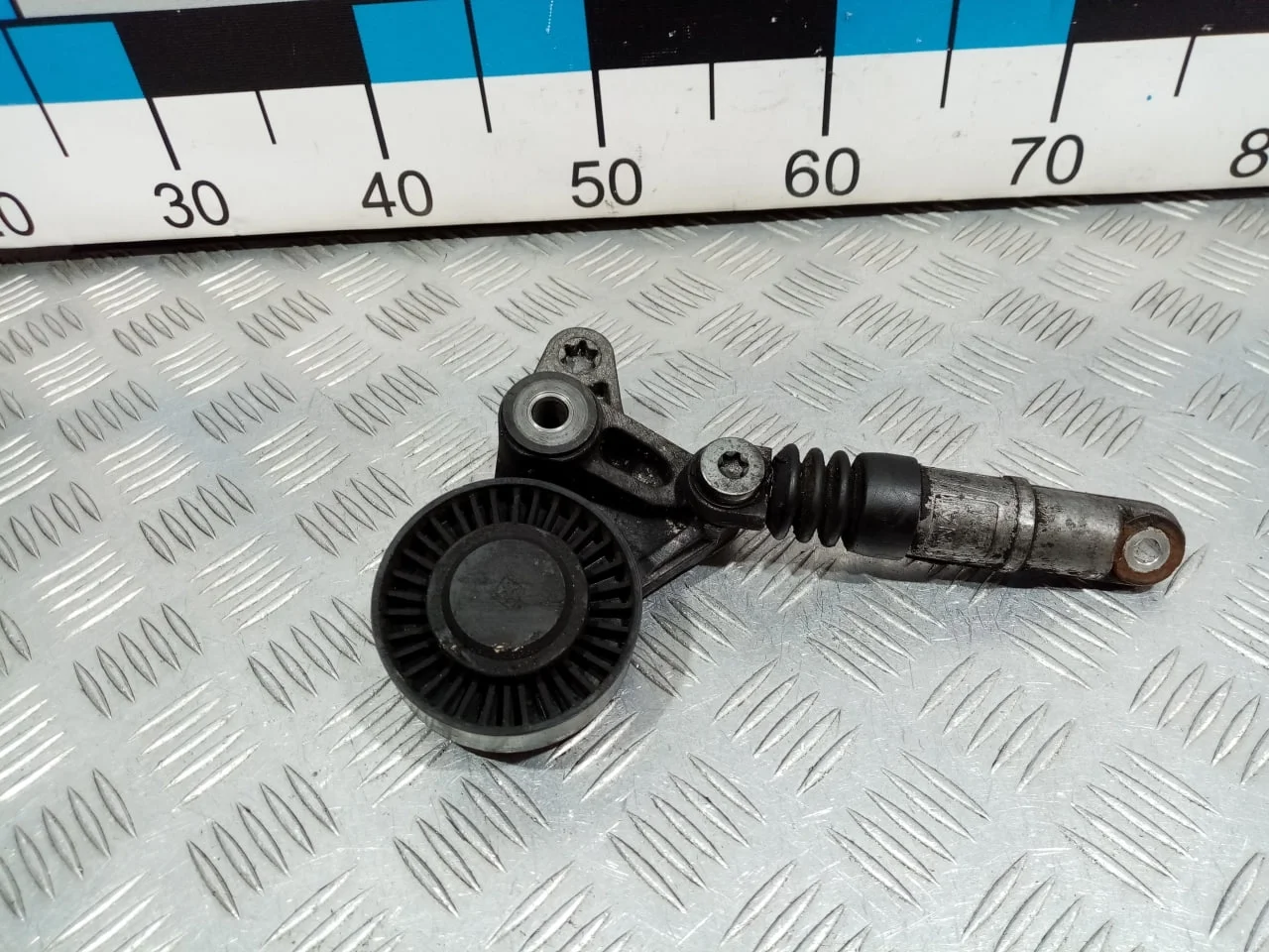 [Б/У] Натяжитель ремня [Код: 00637766 ]