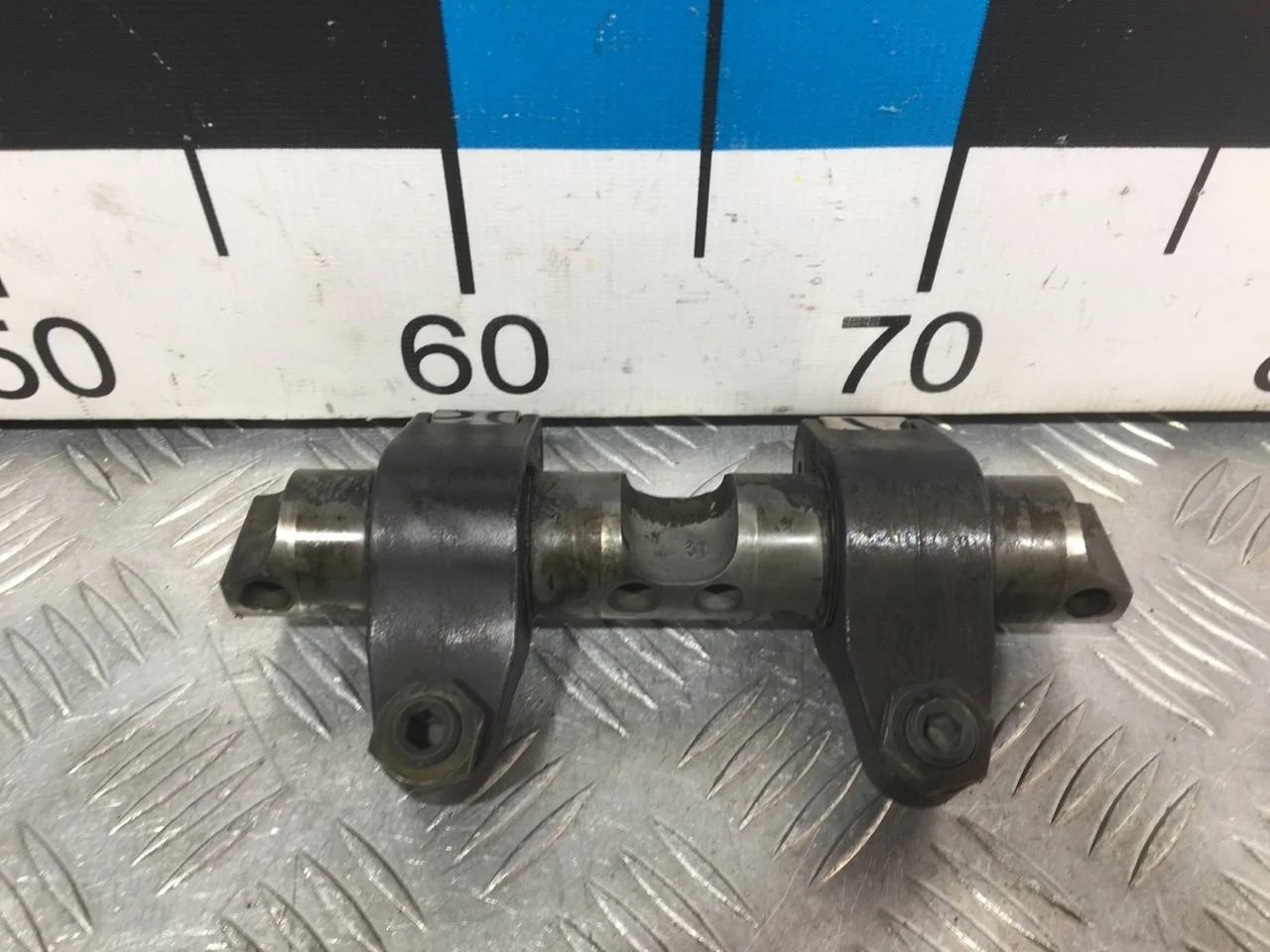 [Б/У] Ось коромысел [Код: 00638150 ]