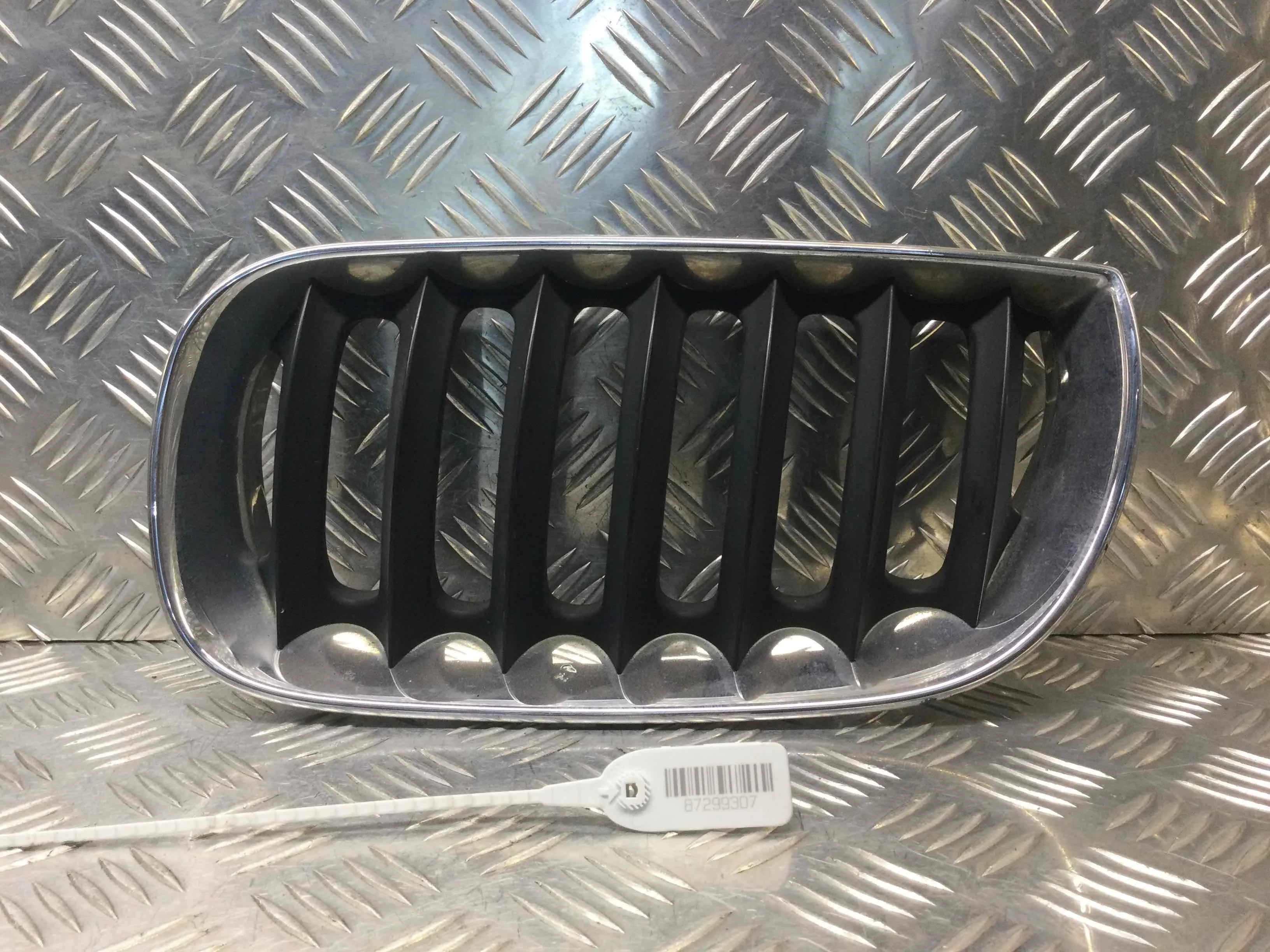 Решетка радиатора BMW X3 E83 (2003-2006) бензин 2.5 i Автомат