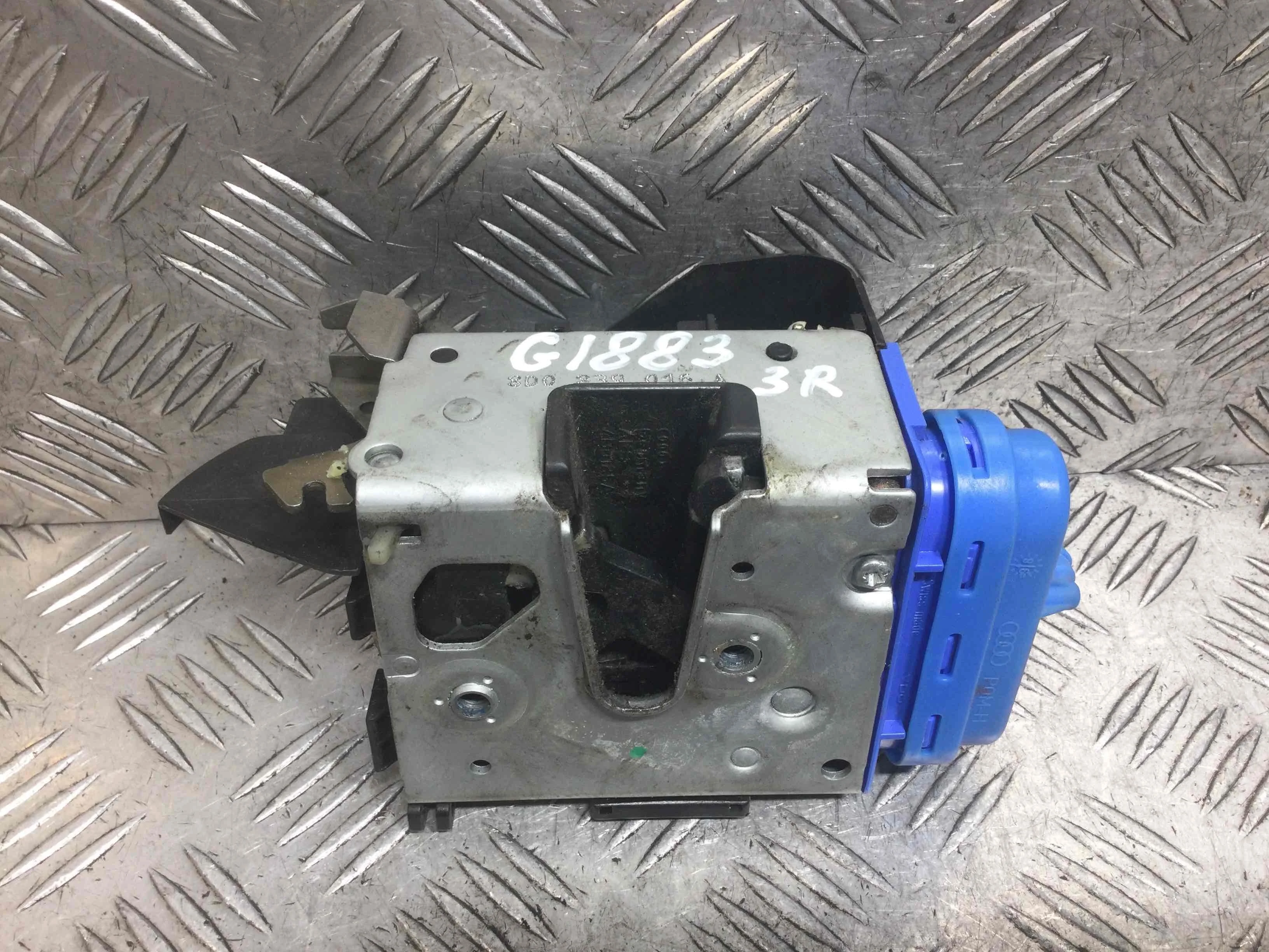 Замок двери задней правой Audi A4 B5 (1994-1999) бензин 1.8 i Механика Седан