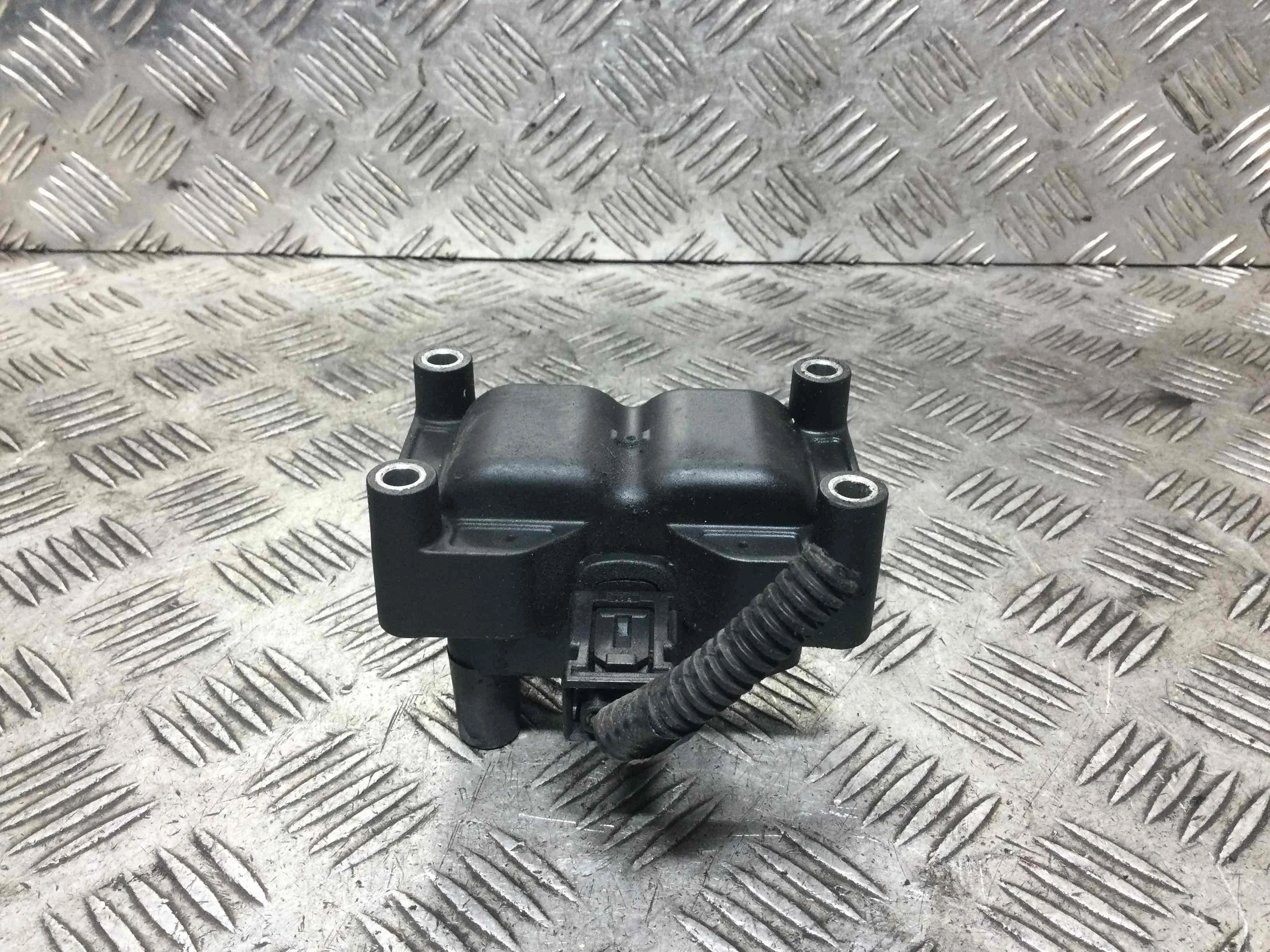Катушка зажигания Ford Focus 2 поколение (2005-2008) бензин 1.4 i Механика Седан
