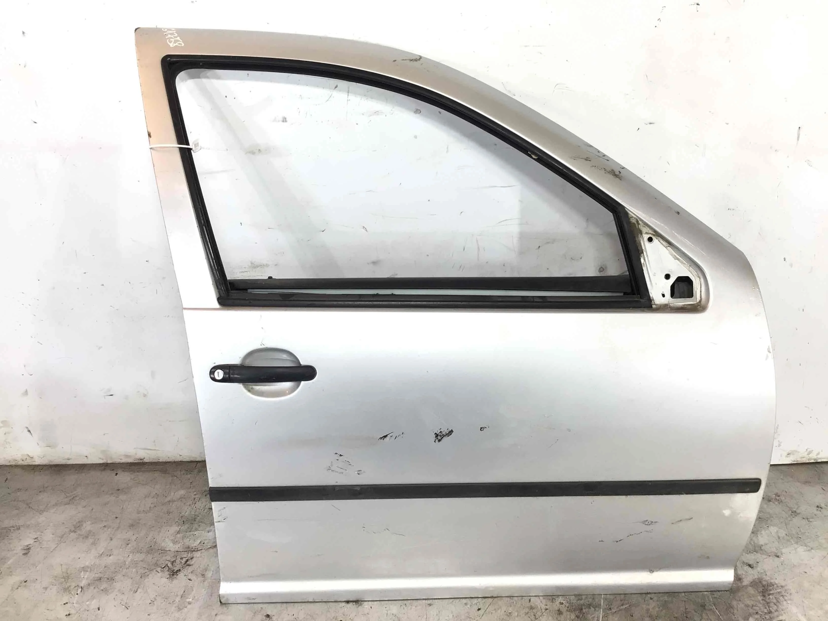 Дверь передняя правая Volkswagen Golf 4 поколение (1997-2004) бензин 1.6 i Механика Универсал