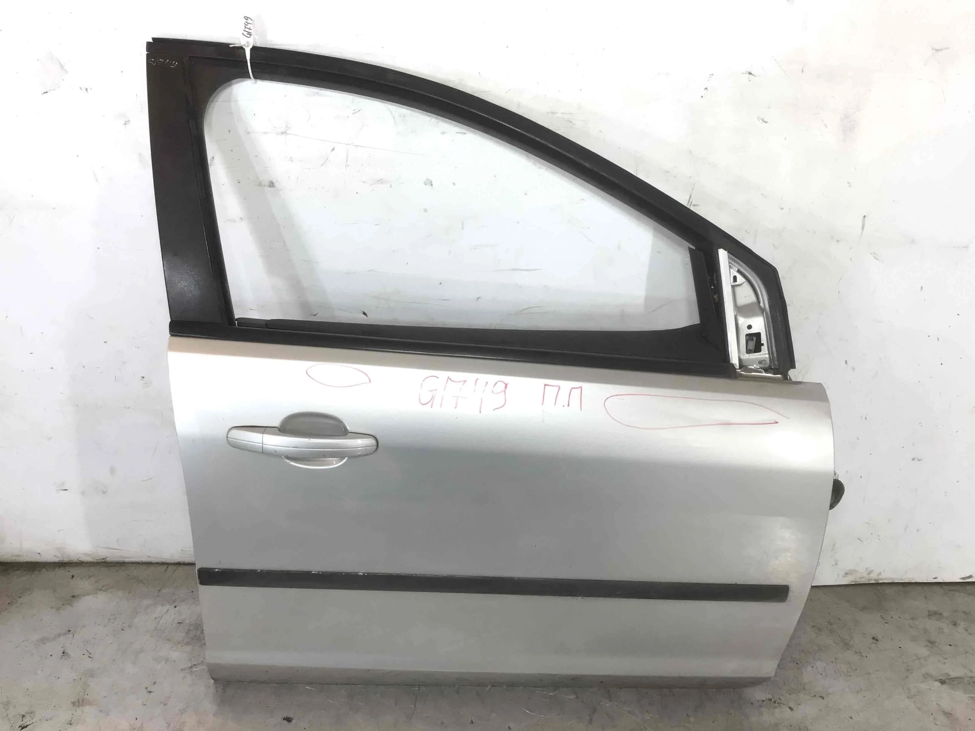 Дверь передняя правая Ford Focus 2 поколение (2005-2008) бензин 1.6 i Механика Универсал