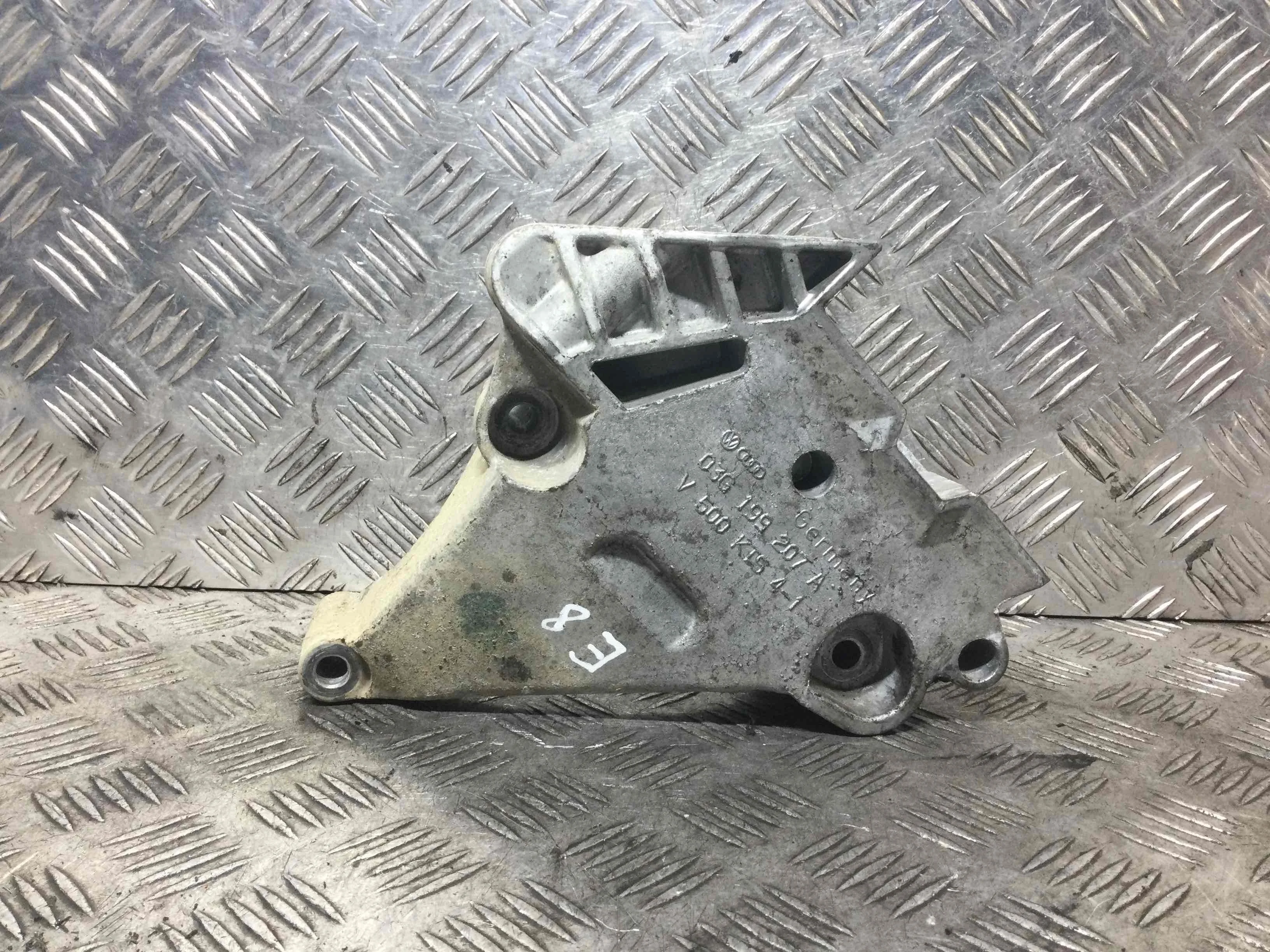 Кронштейн двигателя Volkswagen Touran 1 поколение (2003-2006) дизель 1.9 TDI Механика Минивэн