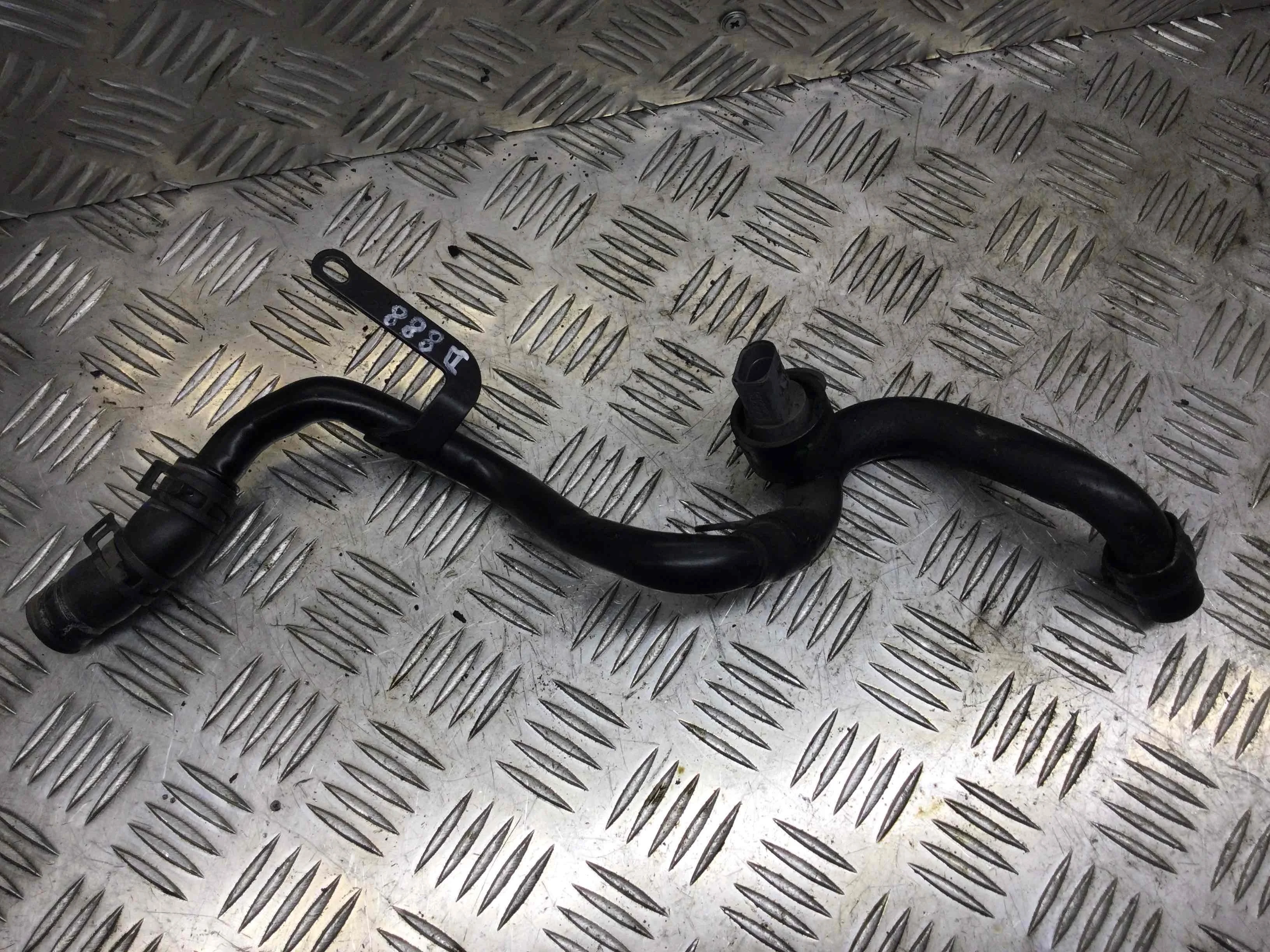 Трубка охлаждающей жидкости металлическая Audi A6 C6/4F (2004-2008) дизель 2.7 TDI Вариатор Седан