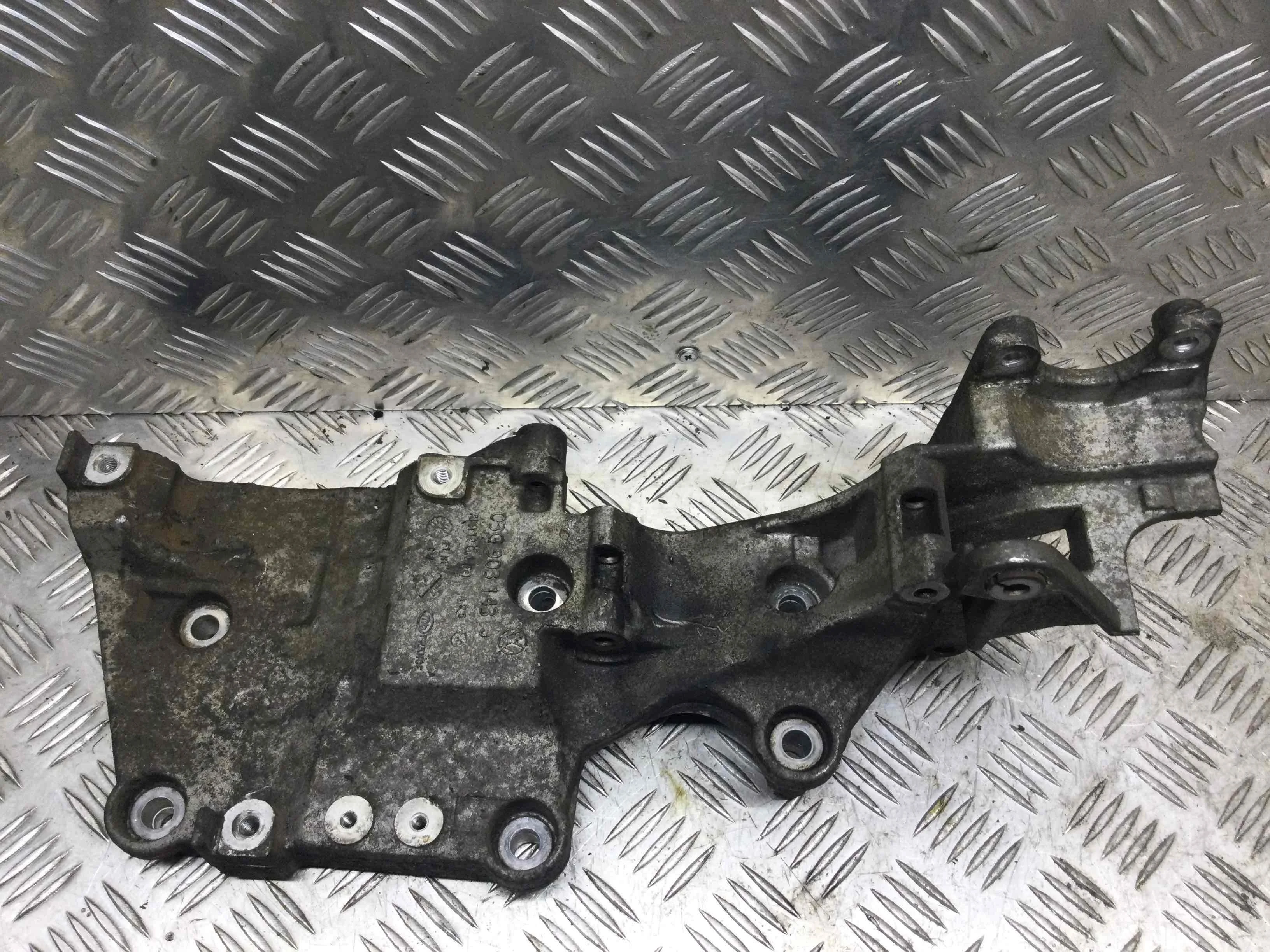 Кронштейн генератора Jeep Patriot 1 поколение 2007 - 2016 дизель 2.0 CRD Механика