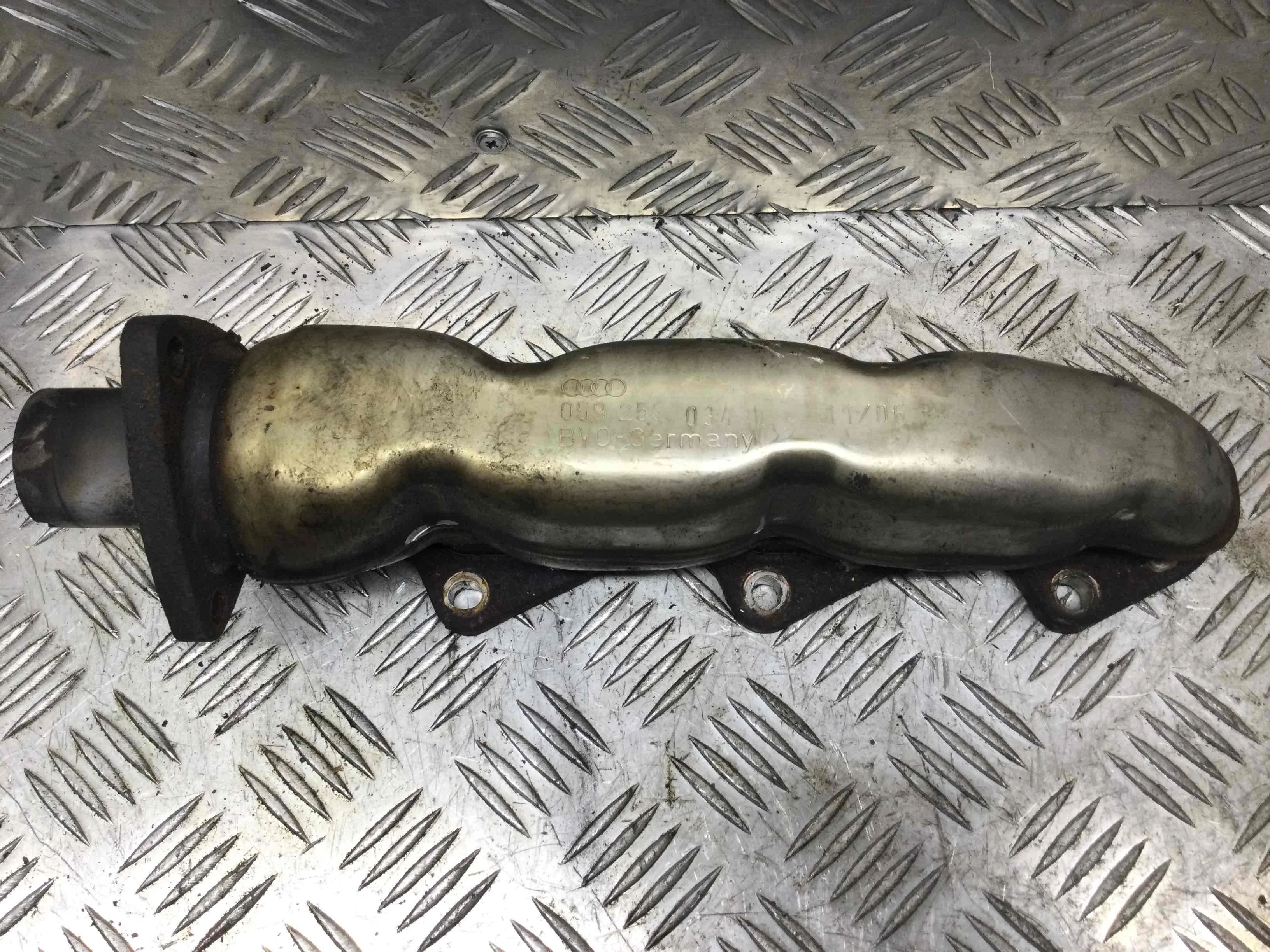 Коллектор выпускной Audi A6 C6/4F (2004-2008) дизель 2.7 TDI Вариатор Седан