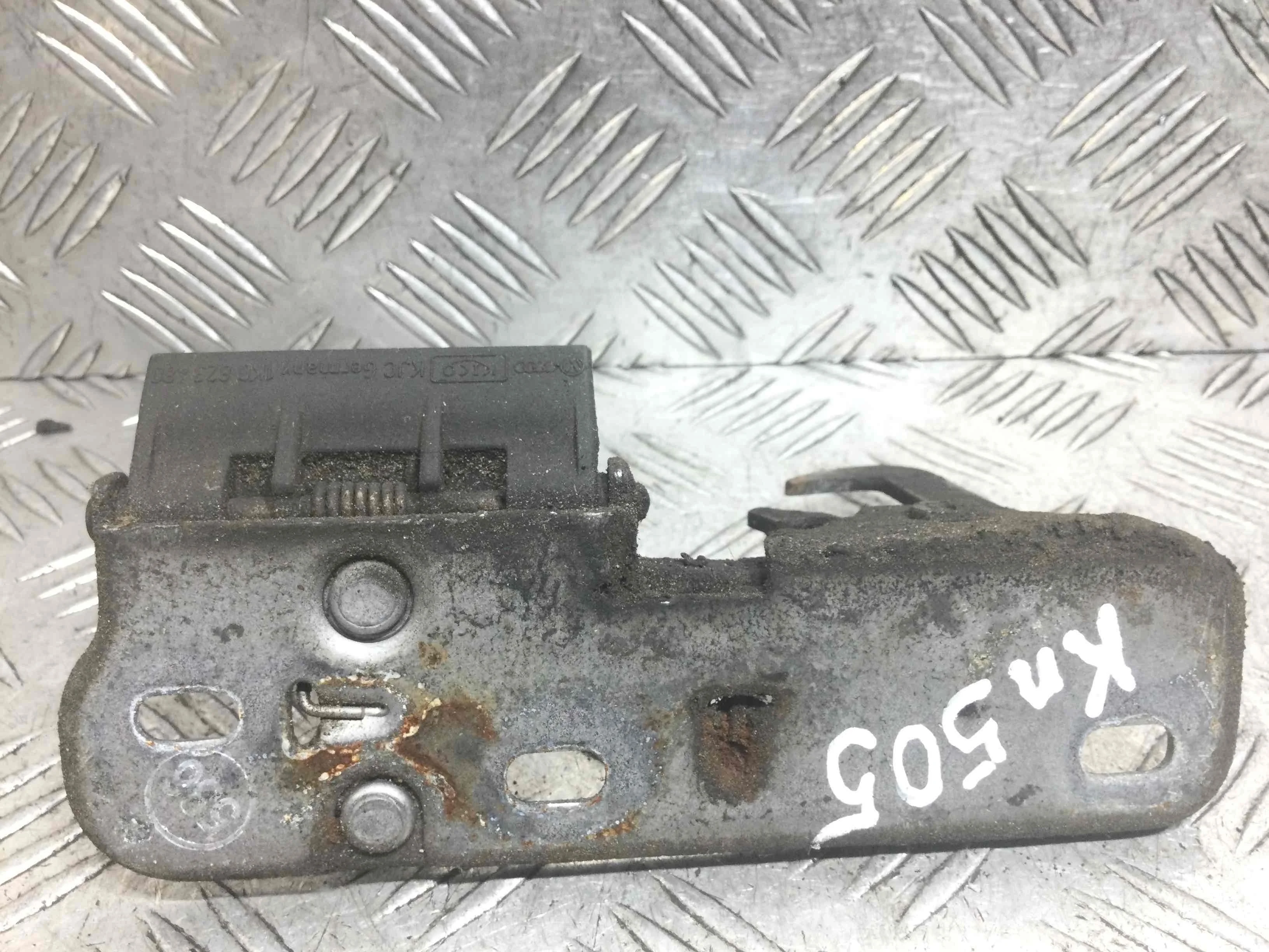 Крюк капота Volkswagen Golf 5 поколение (2004-2009) дизель 1.9 TDI Механика Х/б