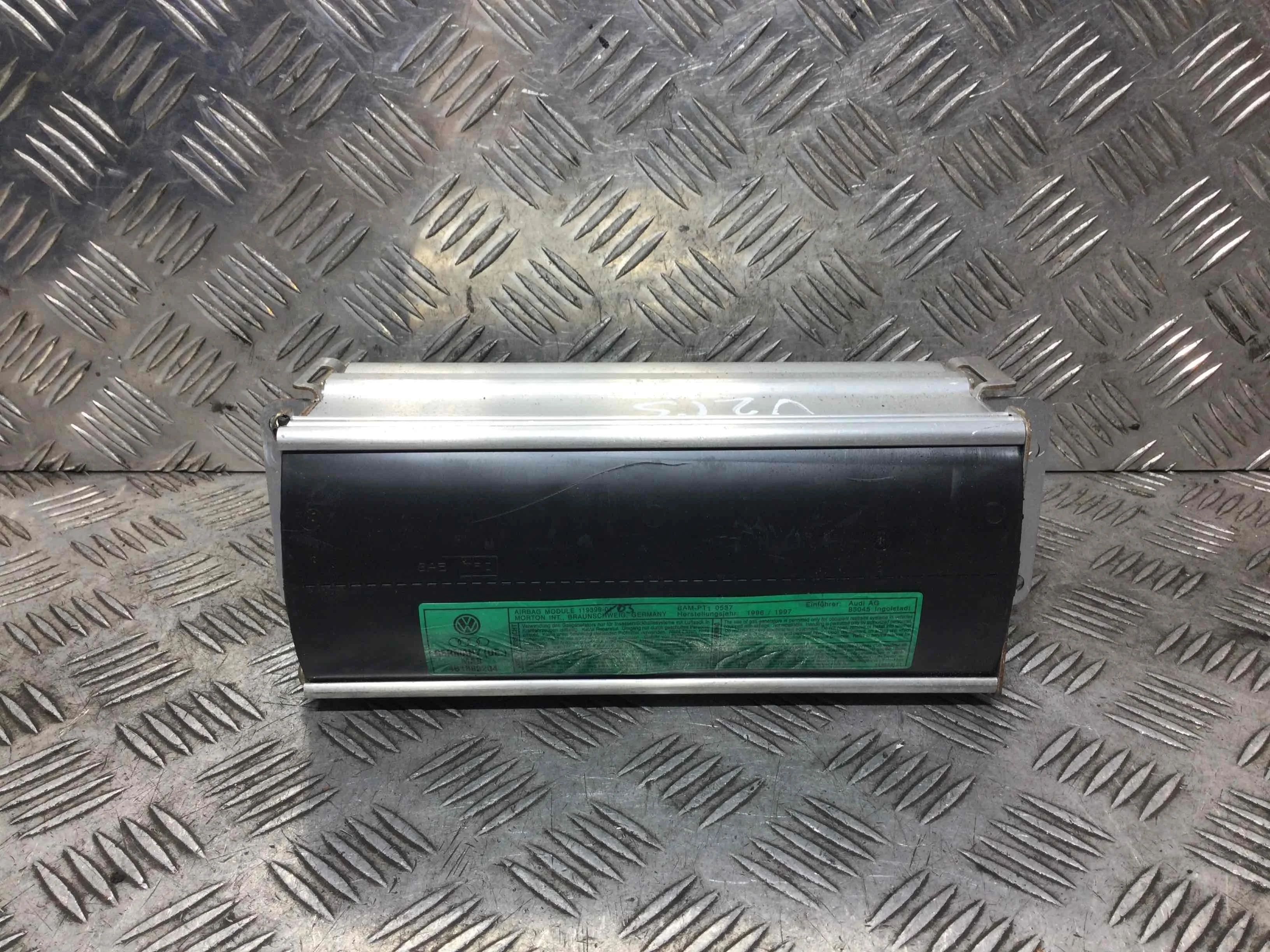 Подушка безопасности пассажира Audi A6 C5/4B (1997-2004) бензин 2.4 i Механика Седан