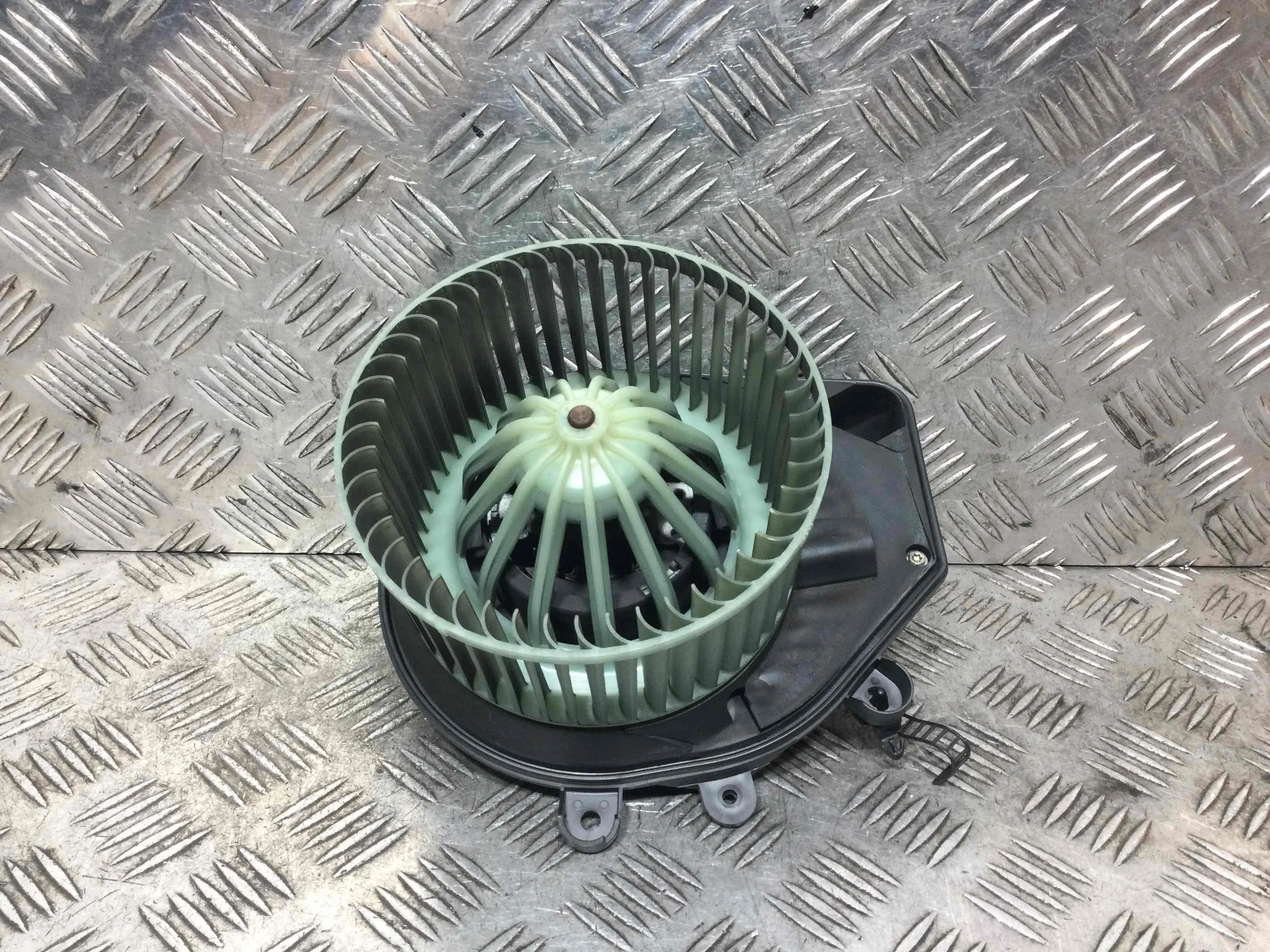 Моторчик печки Volkswagen Passat B5 (1996-2000) бензин 1.6 i Механика Универсал