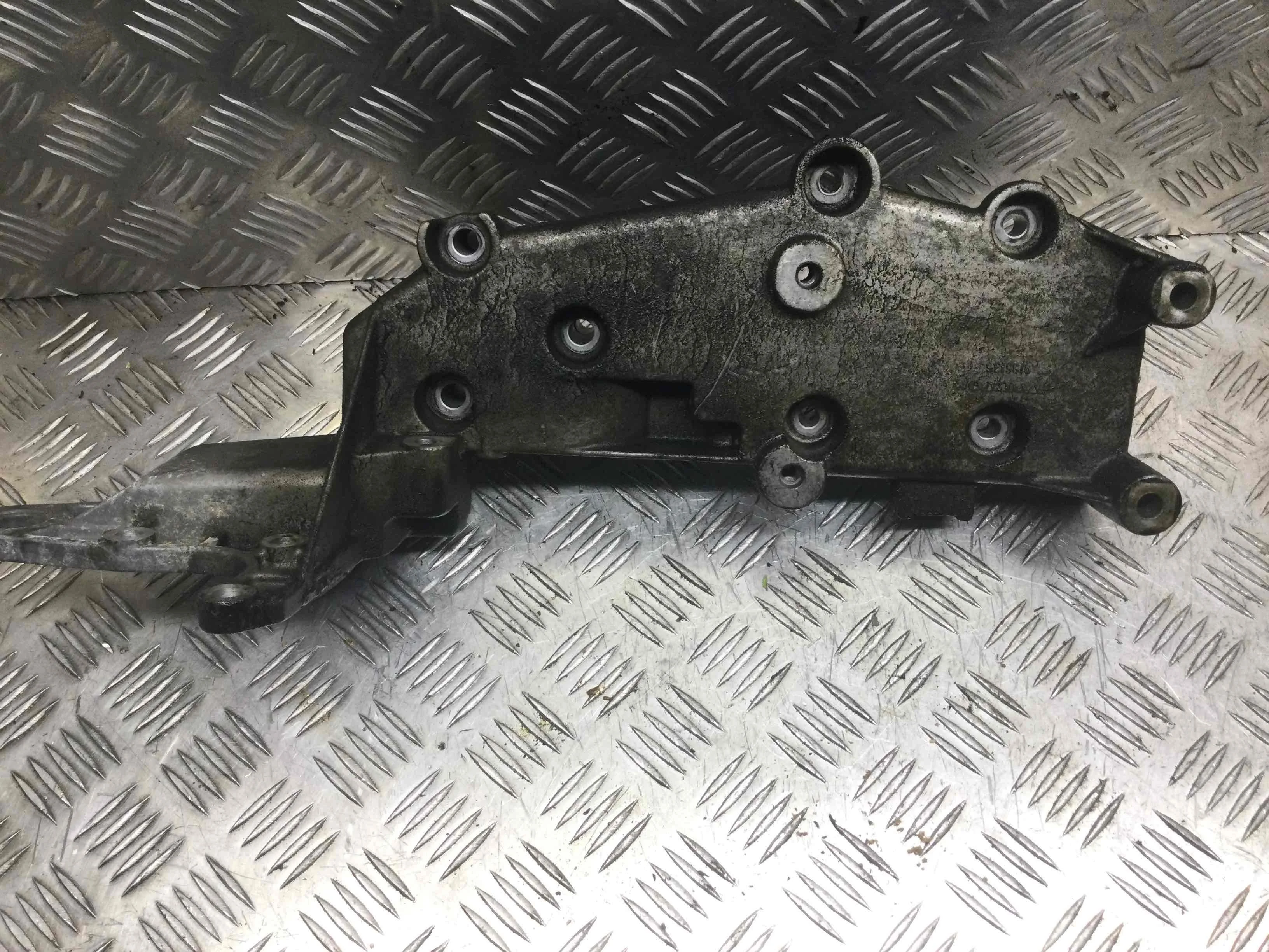 Кронштейн Volvo S80 1 поколение (1998-2006) бензин 2.4 i Автомат Седан