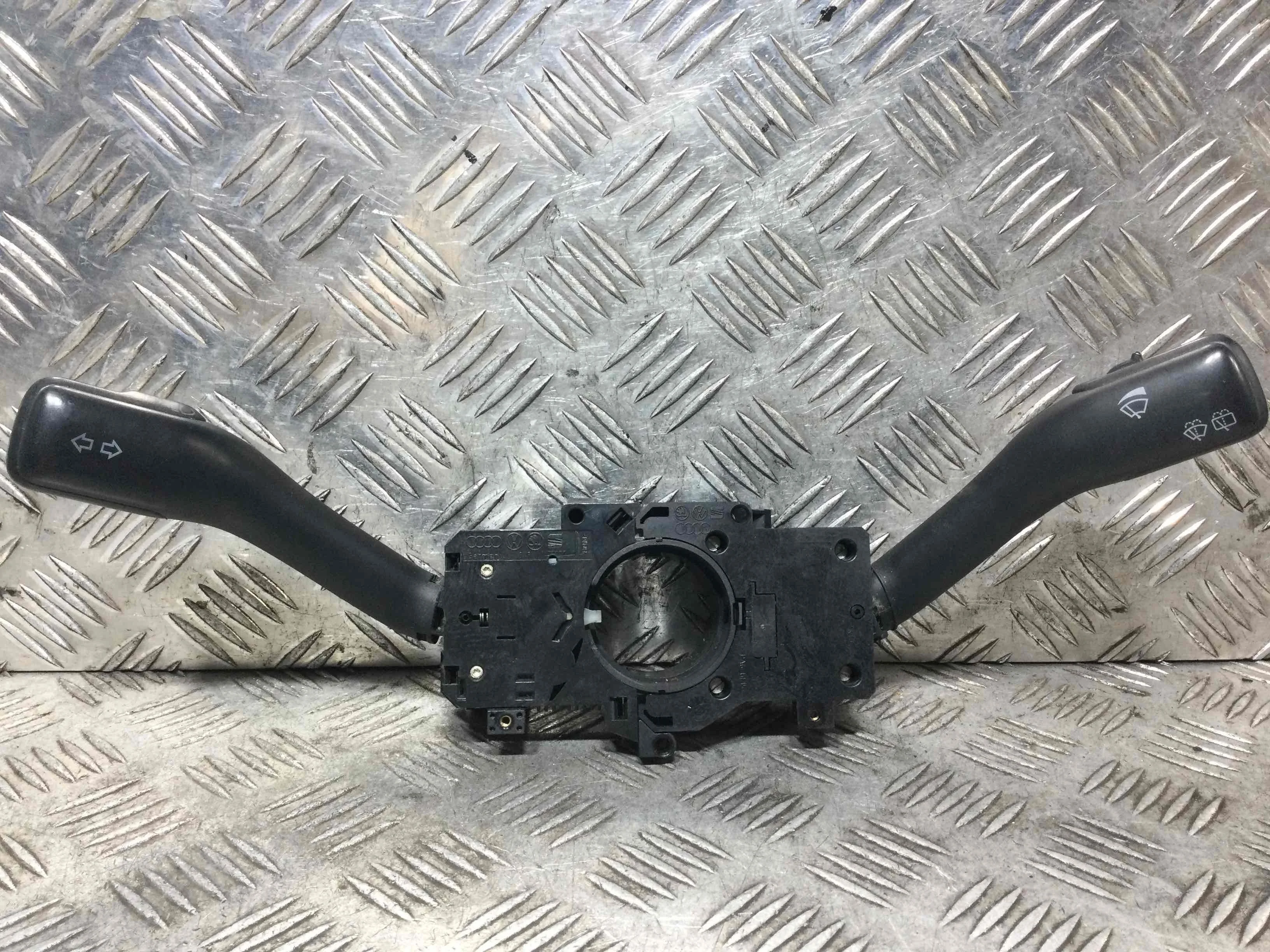 Переключатель подрулевой (стрекоза) Volkswagen Passat B5 (1996-2000) бензин 1.6 i Механика Универсал